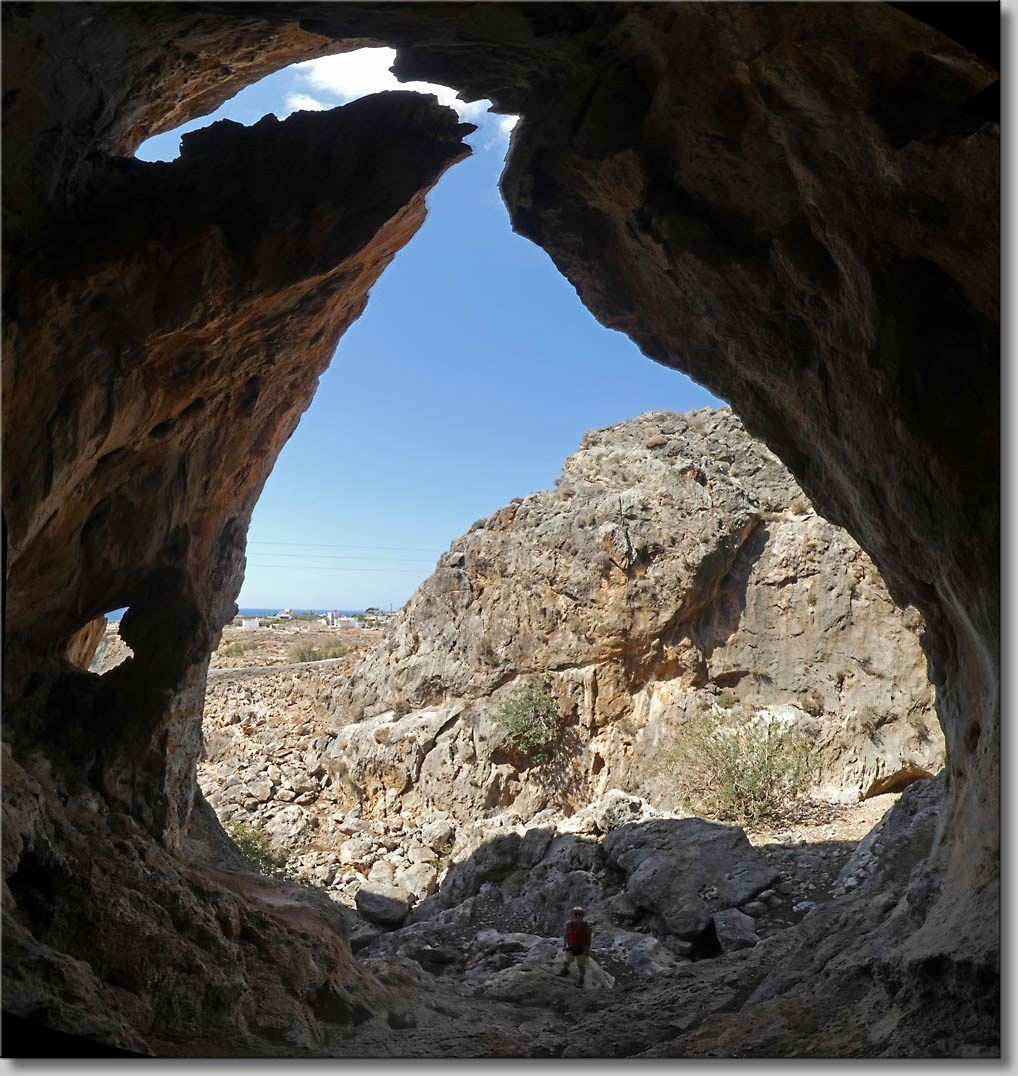 Dragon Cave N 35.020567  E 26.035253 (c) Th.Gramanitsch 2018