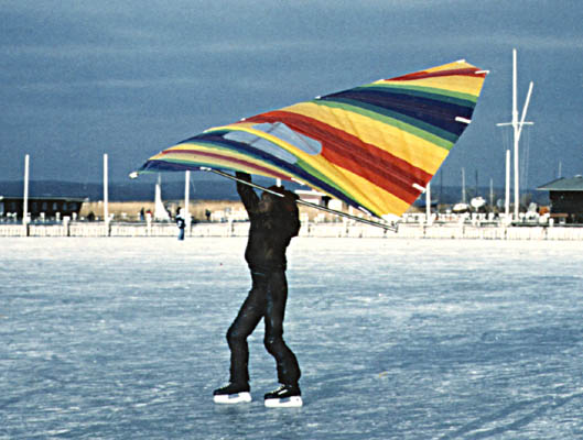 Starting the Eisdrachen in strong winds - click to go to next image