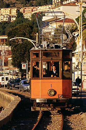 Oranges Express at Port de Soller - click to go to next image