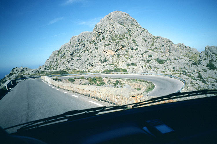 270 degree bend at the road to Sa Calobra - click to go to next image