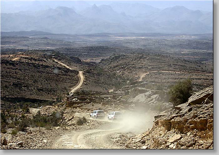 crossing the Hajar al-Gharbi - driving down to Al-Hamra