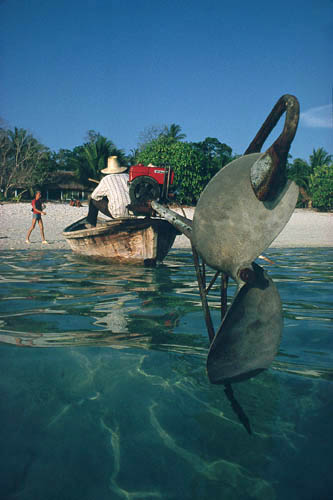 Longtail-boat at Ko Pee Pee Don - click to go to next image