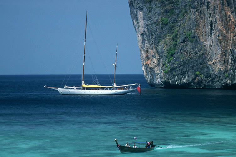 Maya Corner - Maya Bay - Ko Pee Pee Lae - click to go to next image