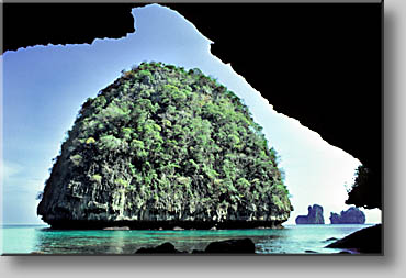 Fantasy Rock at Loh Samah Bay - view at the Bidah Islands